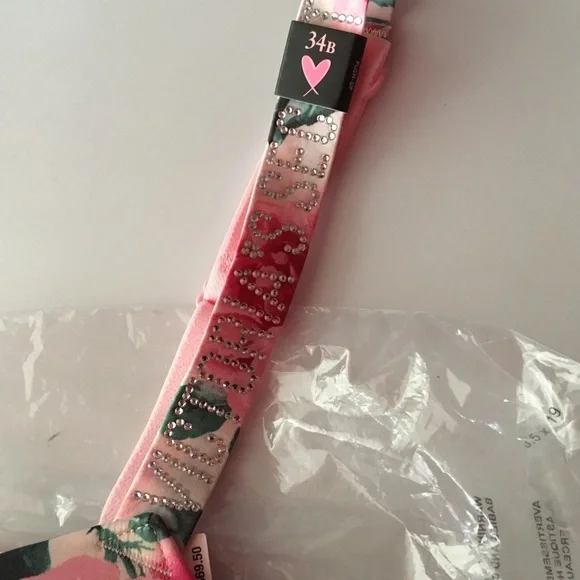 🌸😍VS Shine Strap Push-Up Bra & Brazilian Panty Set - Picture 5 of 11